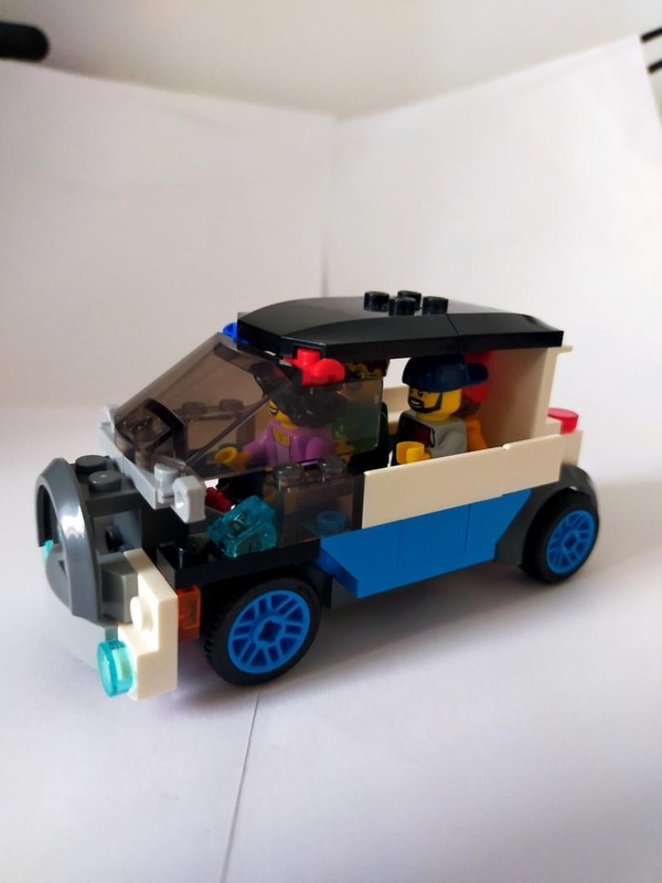 Lego 60291 car for the whole family
