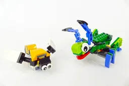 Grasshopper & Bee LEGO Creator 31031Alternate