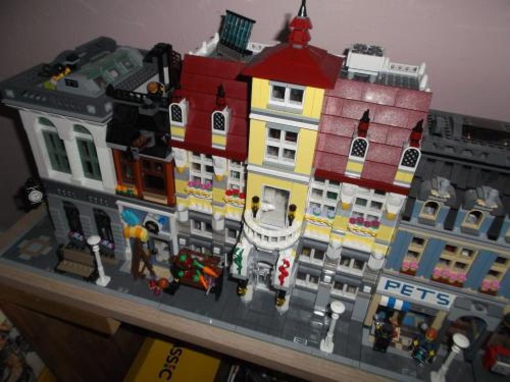 Lego Modular hospital