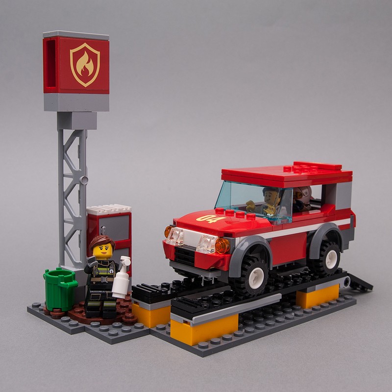 Lego 60214 Offroad car & Service stand