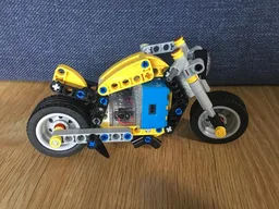 Motorised 42225 Motorcycle using Circuit Cubes