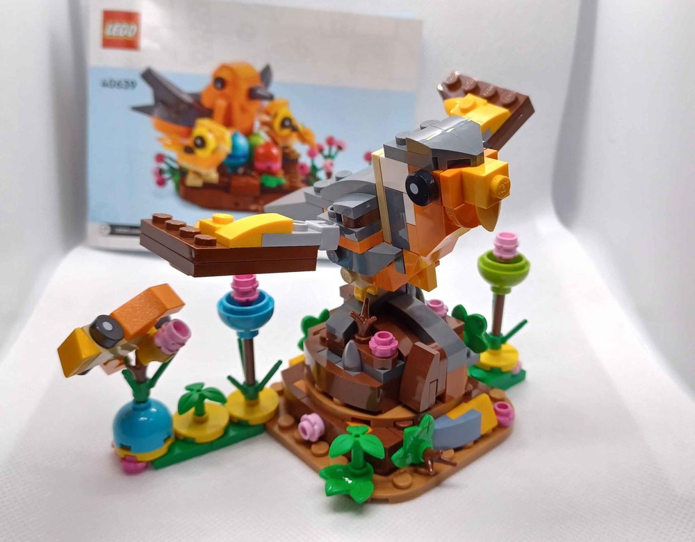 Lego Bird on stand (40639 Alternate Build)