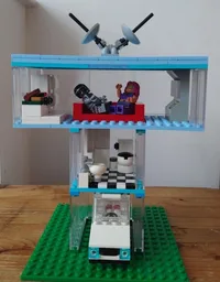 Teen Titans LeGO!- The Teen Titans Tower