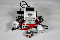 Holonomic LEGO Mindstorms Robot