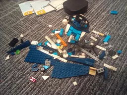 31160 Milenium falcon with Stand