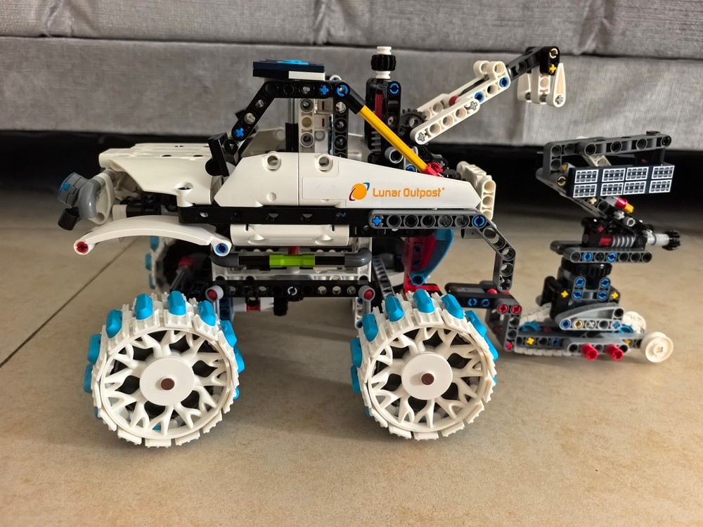 Lego 42211 lunar monster truck