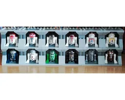 Display for Astromech minifigures