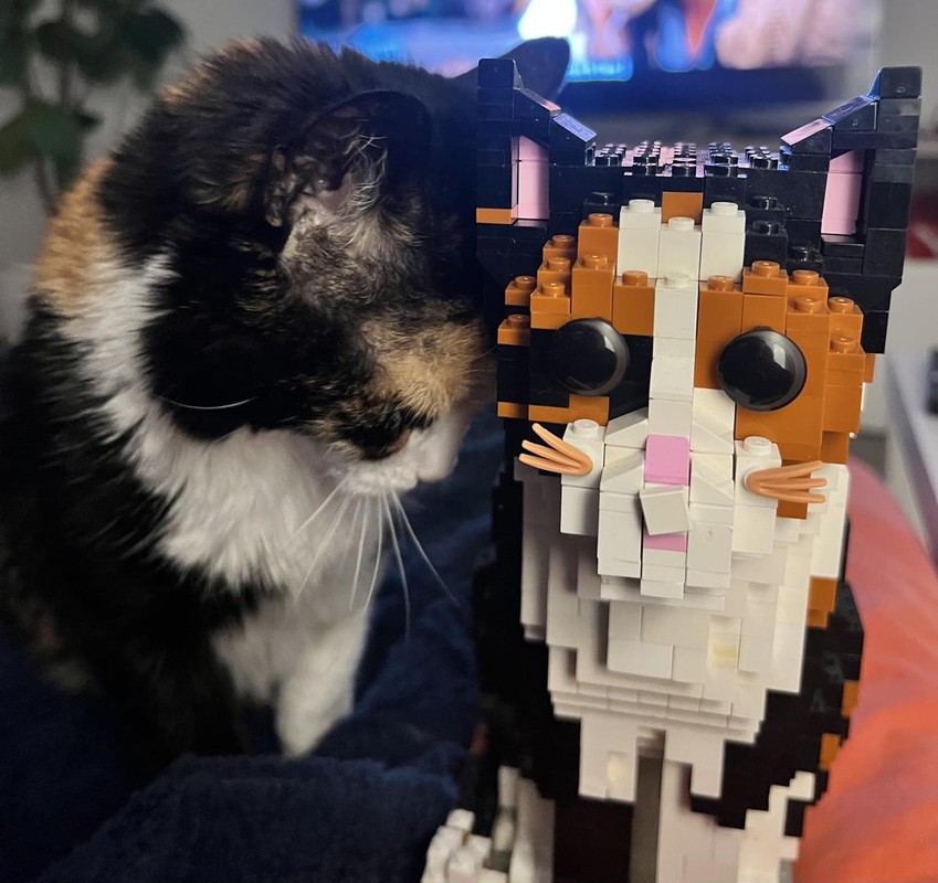 Lego Cat Calico sitting (life-sized)