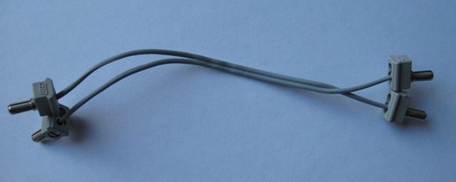 Lego Electric, Wire 12V / 4.5V with 2 Leads, 15 Studs (12cm) Long with 4 Light Gray Electric, Connector, 1-Way Male Squared