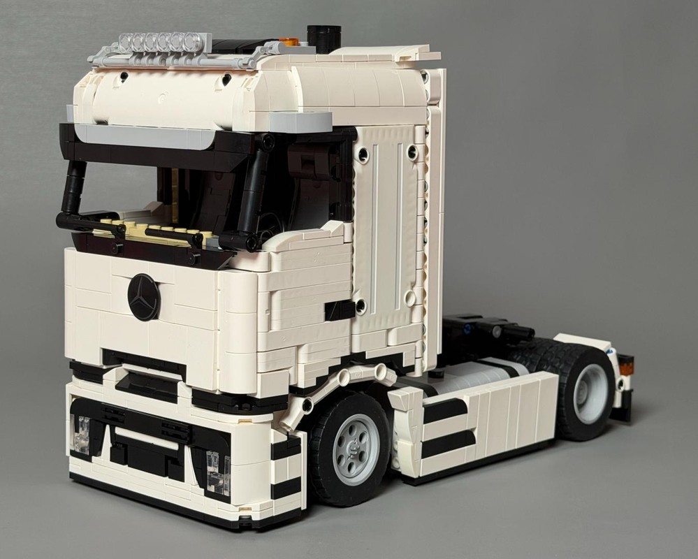 Lego MERCEDES ACTROS MP6 1:21