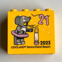 Brick 2 x 4 x 3 with 'LEGOLAND Deutschland Resort 21 2023', Elephant Costume Minifig, Candle Print / Yellow