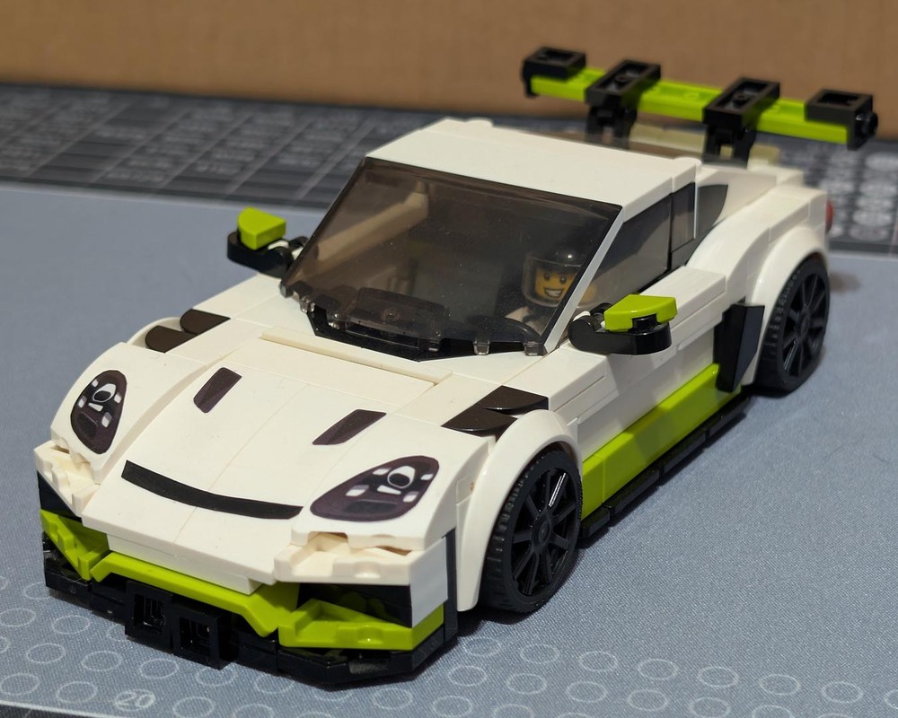 Lego Porsche 718 Cayman GT4 RS 982 8-Wide
