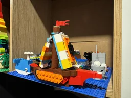 11018 Sailing boat