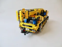 Small four-axle crane