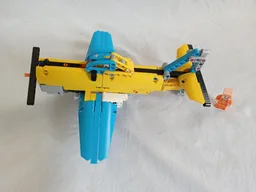42074: Propeller Plane